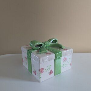RIBBON PRESENT VINTAGE CERAMIC TRINKET BOX
